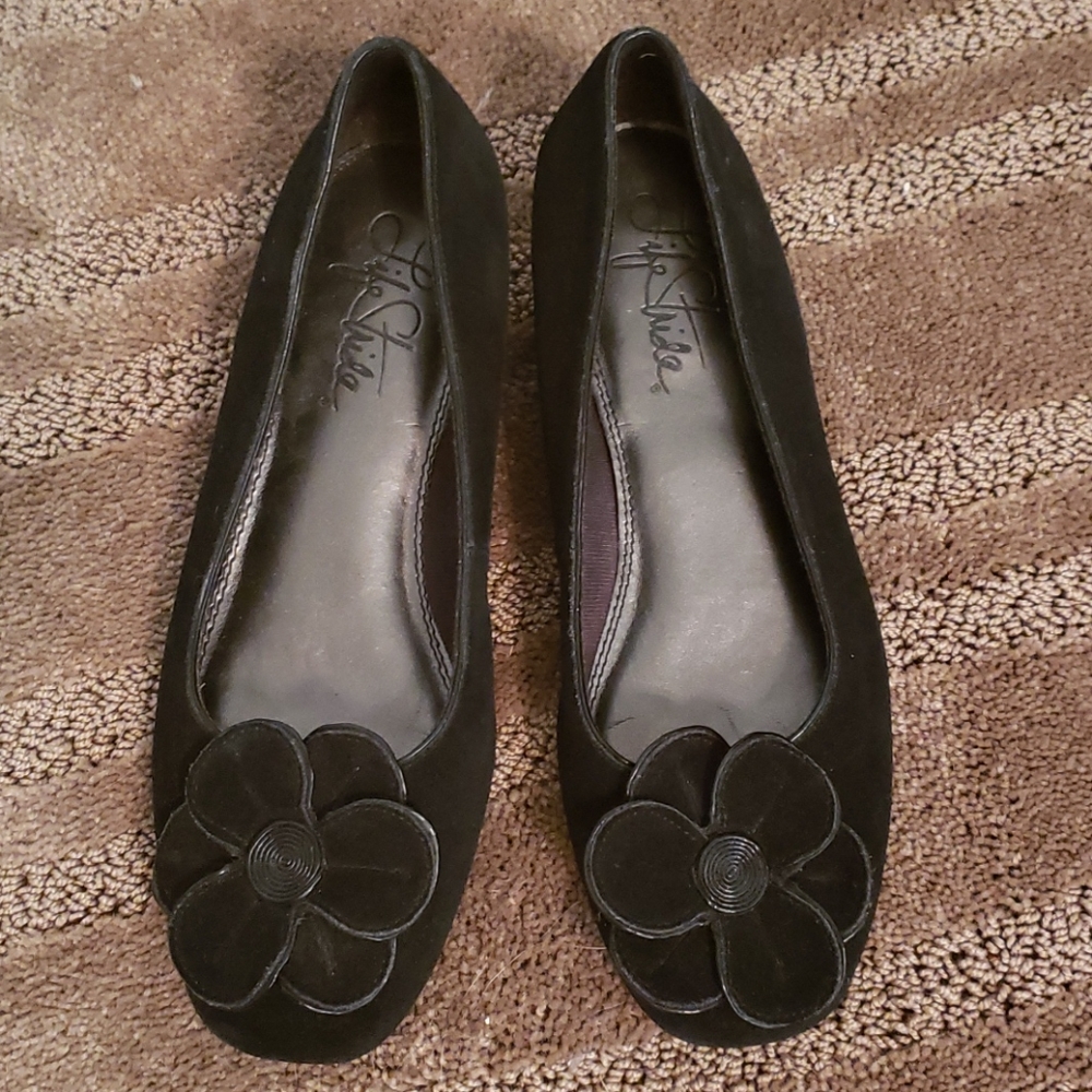 LIFE STRIDE BLACK SUEDE FLATS 8M LIKE NEW